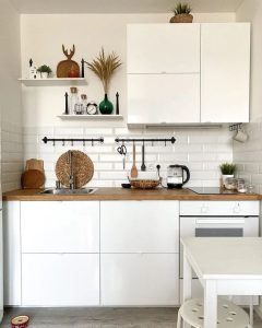 Trang Trí Bếp Ăn Với Phụ Kiện Gốm Sứ Và Nội Thất Sang Trọng