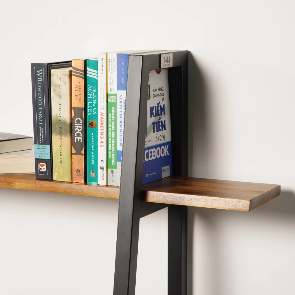 Giá sách gỗ nguyên khối Vejle Etagere